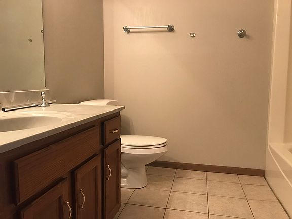3rd image of 280 Woodridge Cir Unit G