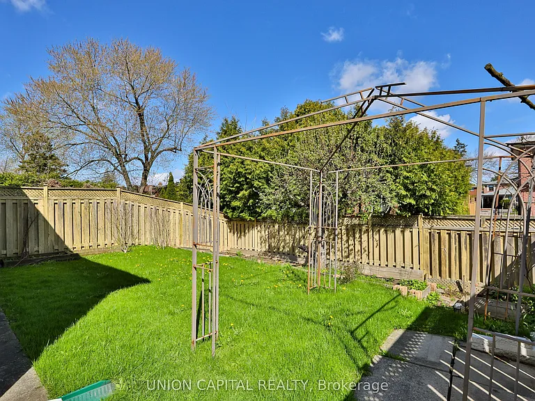 168 Old Sheppard Ave #BASEMENT — Photo 13