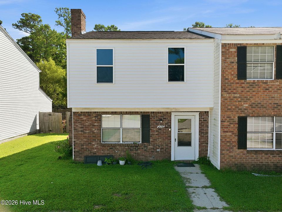 1st image of 208 Myrtlewood Circle