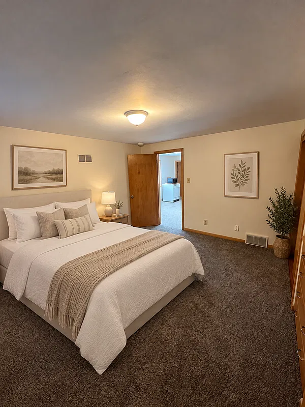 2 bed, 1.0 bath, 1110 sqft, $1,299 — Photo 4
