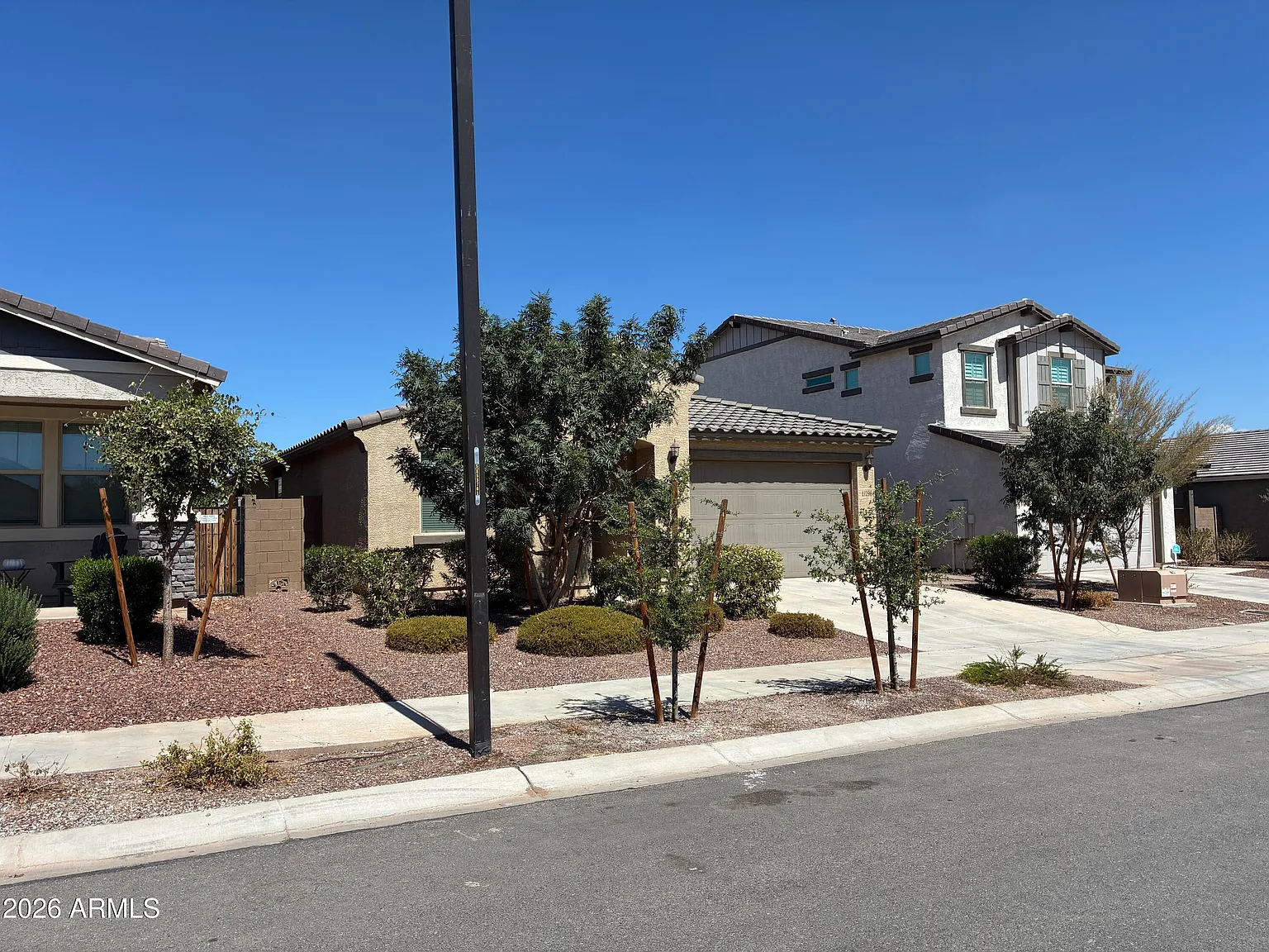 3 bed, 2.0 bath, 1623 sqft, $2,095 — Photo 2