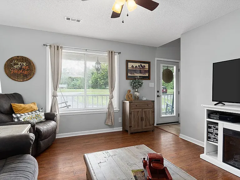 121 Candy Dr — Photo 3