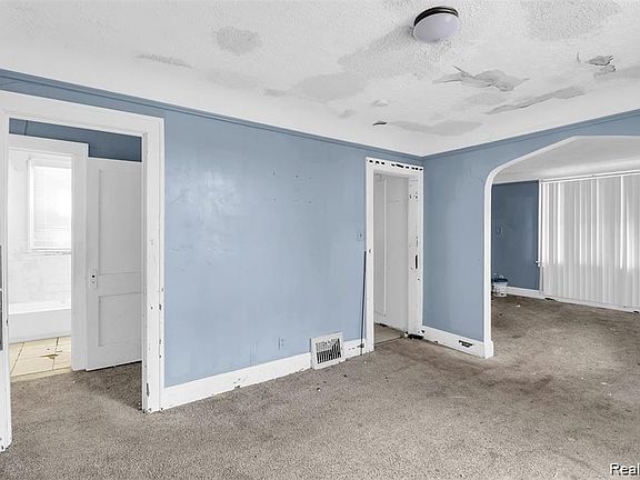 4th image of 15354 Stansbury St