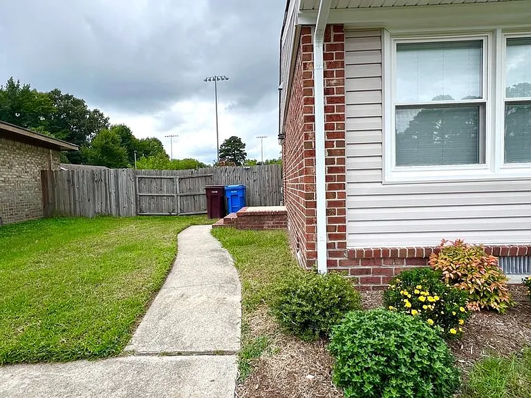 908 Serf Ct — Photo 3