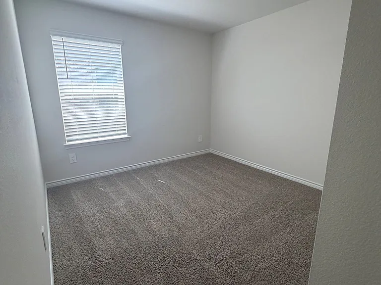 1210 Crookpost Dr — Photo 4