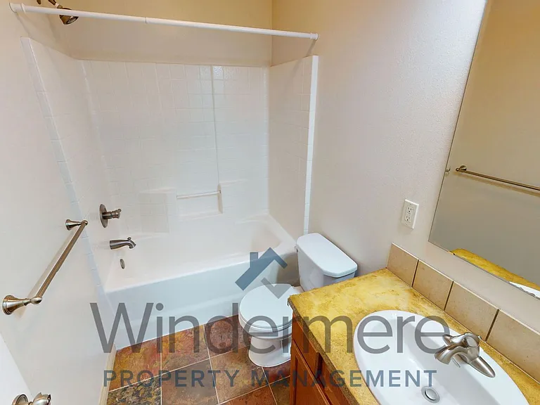 1100 S College Ave — Photo 10