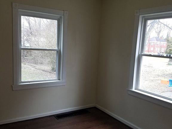 4th image of 1935 E Blackford Ave