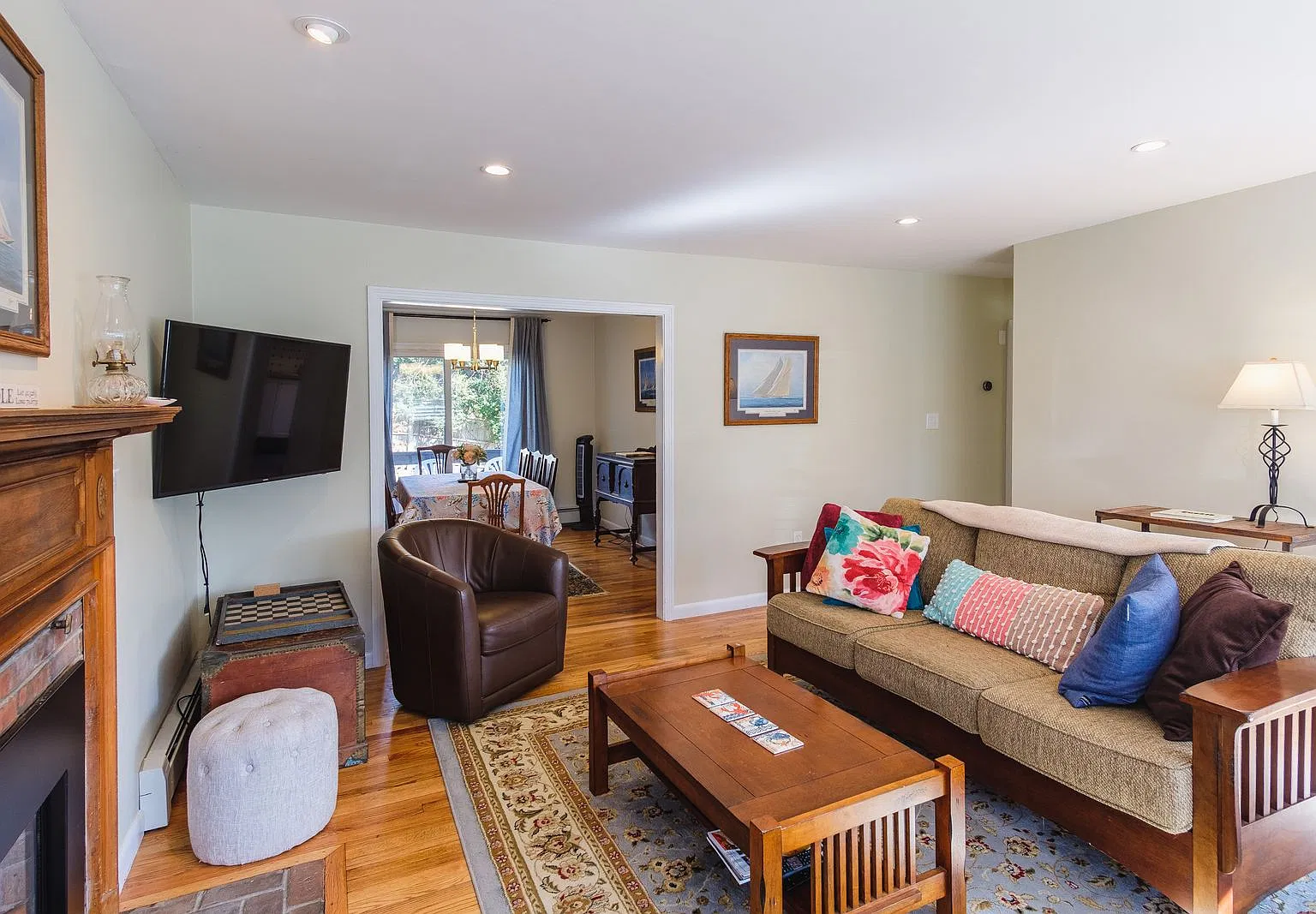 4 bed, 2.5 bath, 2500 sqft, $2,200 — Photo 3