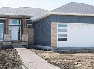 6210 49th Ave S, Fargo, ND 58104