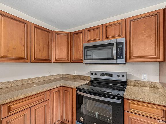 4th image of 3323-3325 Poplar Street