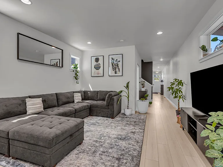 486 E London Way — Photo 9