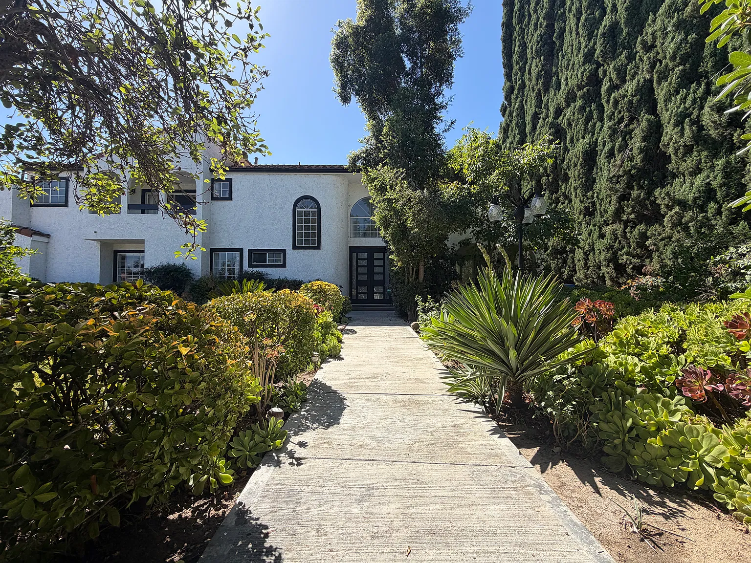 4 bed, 2450 sqft, $7,195 — Photo 3