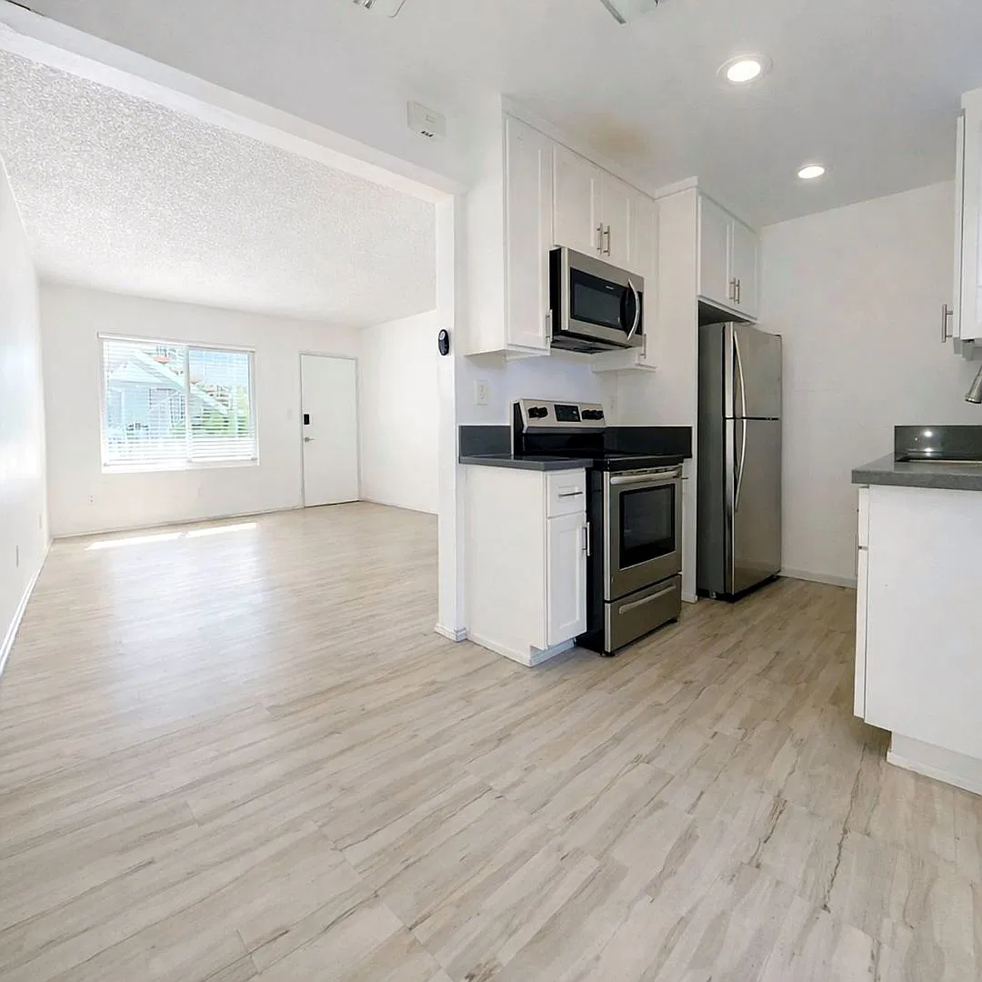 360 Lime Ave — Photo 3