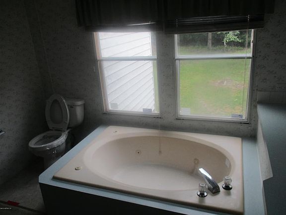 5th image of 93 Horsetail Ave
