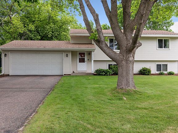 3rd image of 11232 Hampshire Ct W