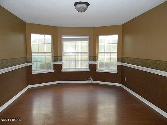 3rd image of 4000 Lakeside Dr