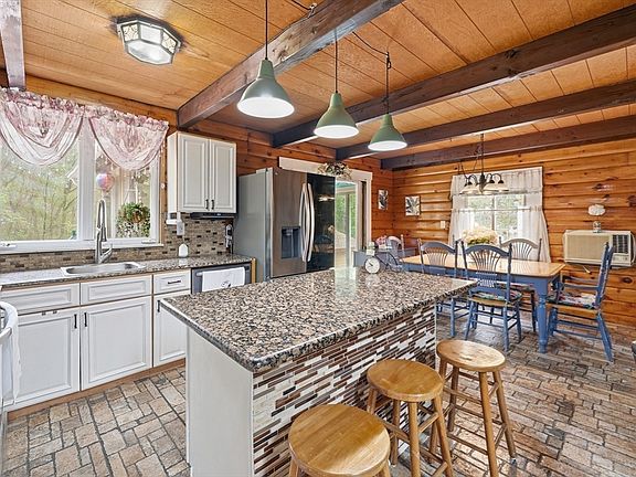 3rd image of 35 Chestnut Dr