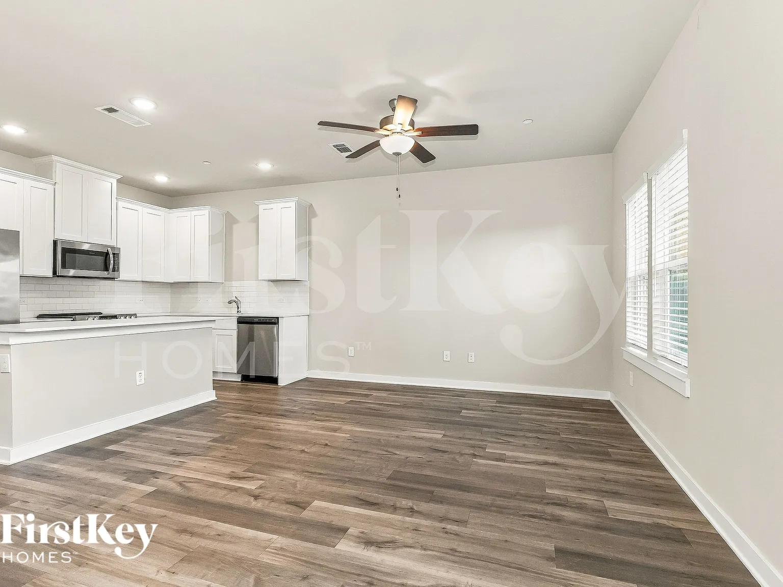 3 bed, 2.5 bath, 1619 sqft, $2,015 — Photo 4