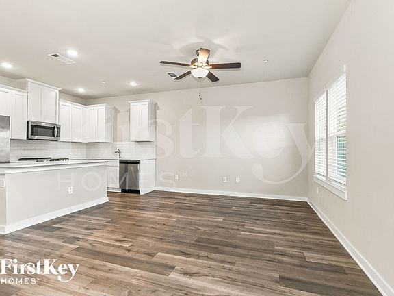 4th image of 313 N Centro Cir