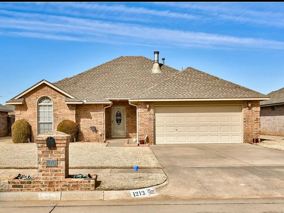 1213 W Churchill Way