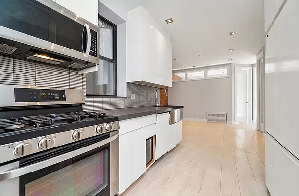 Rented by REAL New York | media 7