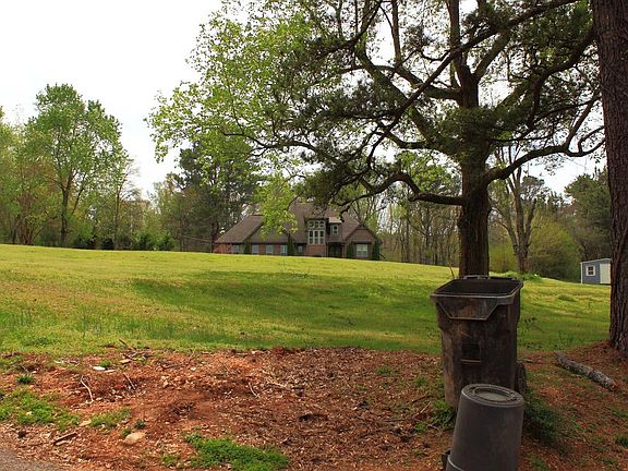 2nd image of 1012 Hillcrest Dr