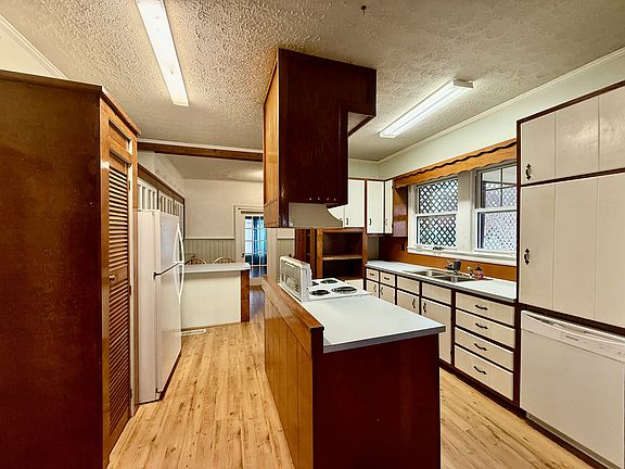 Kitchen w/ ample cabinets and island