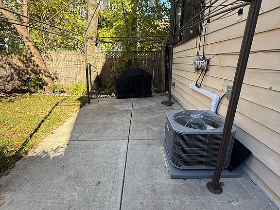 5th image of 4152 N Damen Ave APT 1
