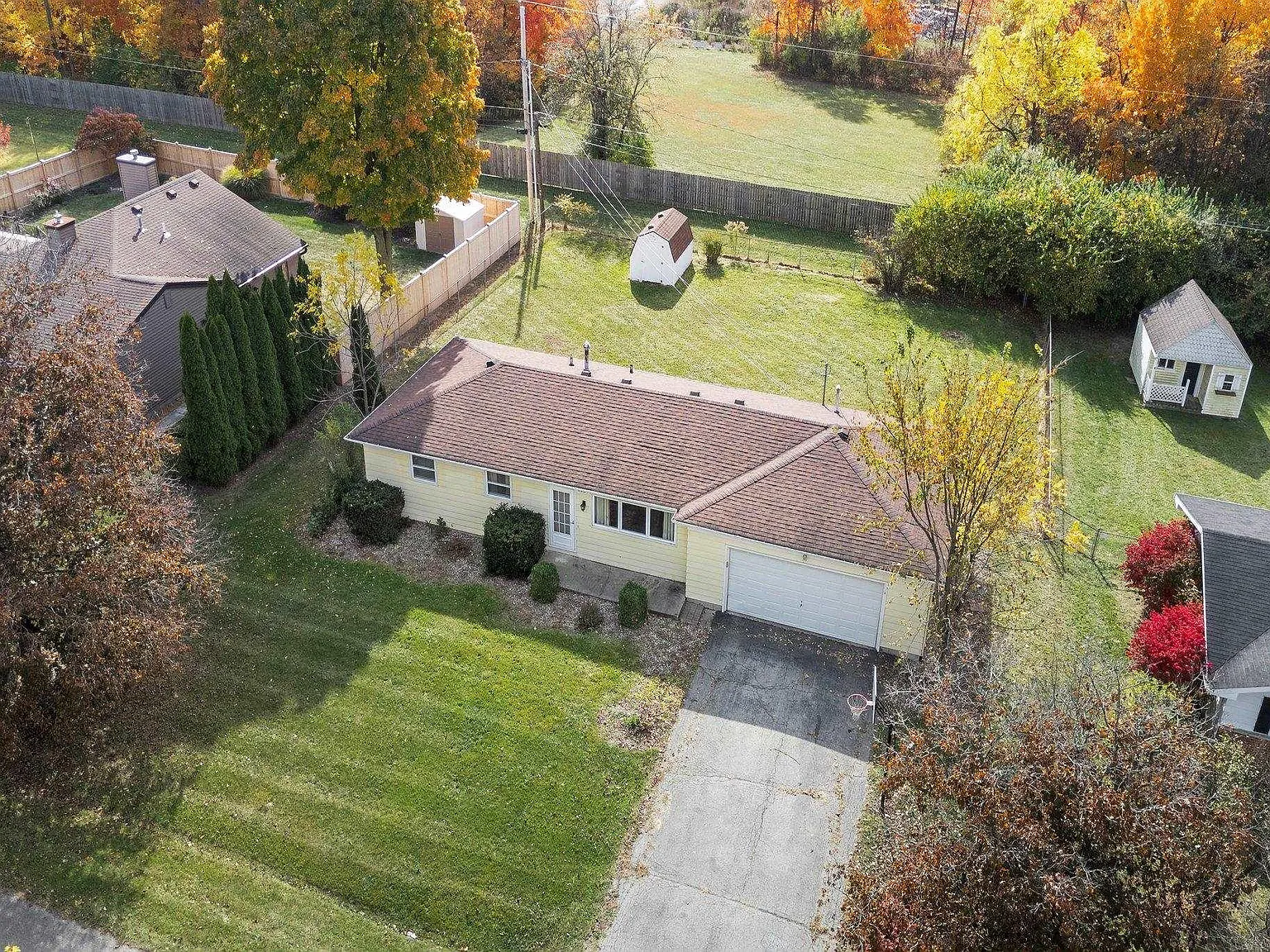 3 bed, 1.0 bath, 1040 sqft, $1,400 — Photo 1