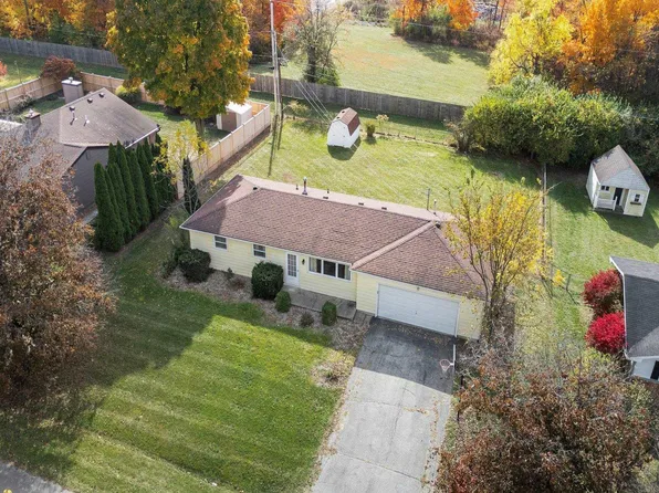 2221 Graham Dr, Fort Wayne, IN 46818