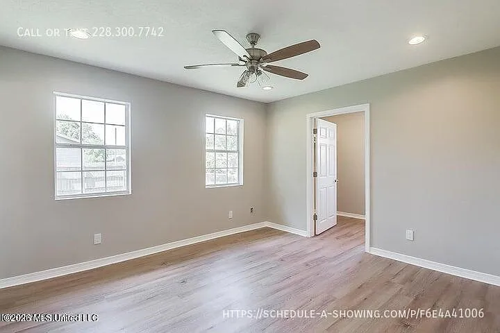 912 Maple St — Photo 9