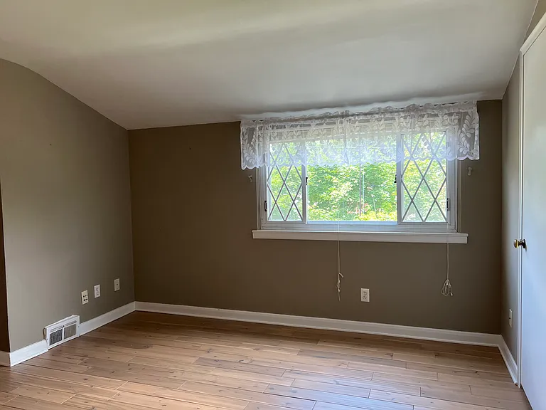 377 Hasbrouck Blvd — Photo 16