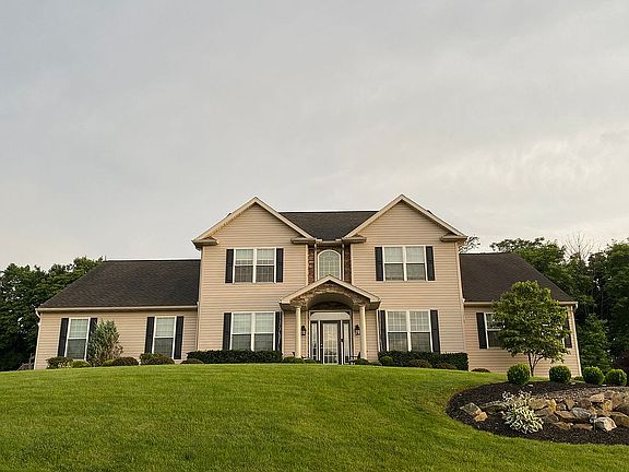 3rd image of 42 Augusta Ln