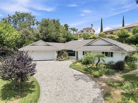 2nd image of 1179 Lyndhurst Dr