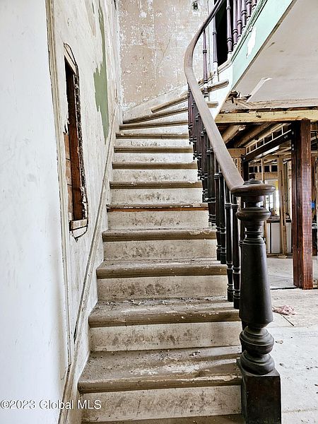 3rd image of 1554 Clauverwie Road