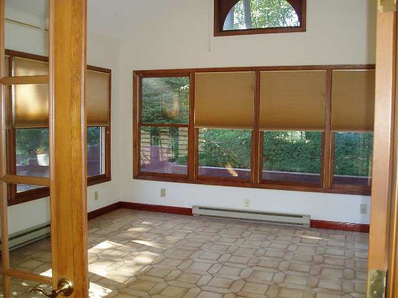 5th image of 634 TOP RIDGE Drive