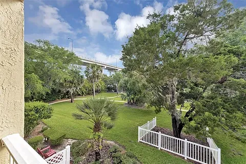 100 Palm Harbor Pkwy — Photo 36