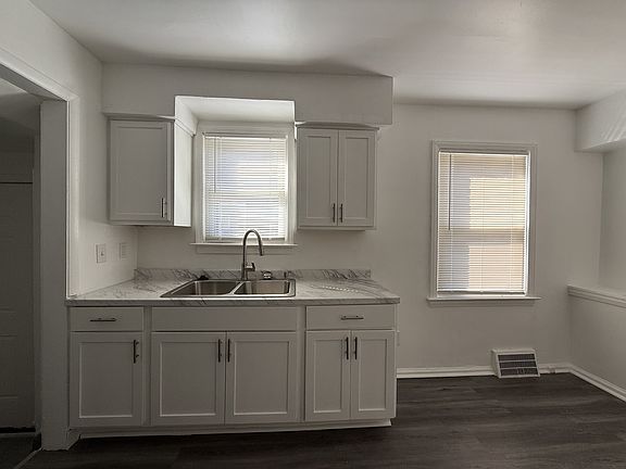 5th image of 19376 Hamburg St