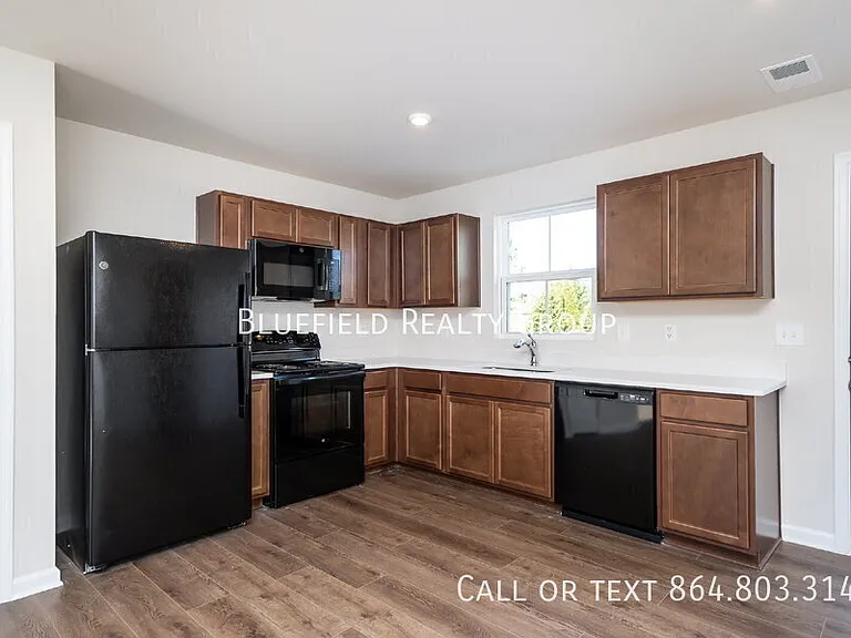 886 Cranbrook Dr — Photo 10