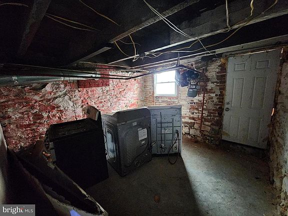 5th image of 2021 Ridgehill Ave