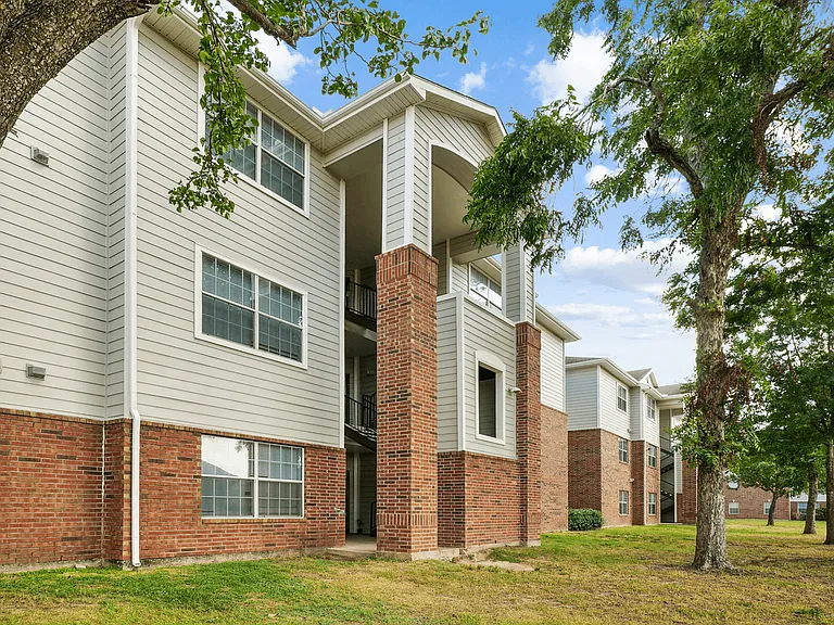 Shadow Ridge Apartments — Photo 9