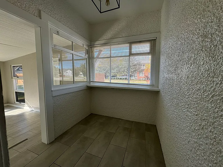 1523 W Broadway Ave — Photo 10