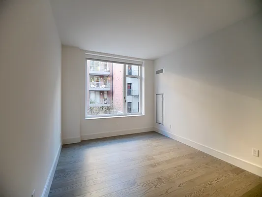 Rented by Extell Marketing Group LLC | media 31