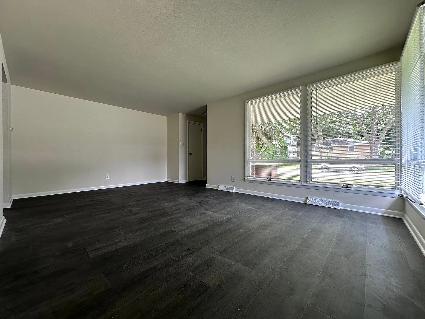 Saint Bernard Dr. Duplex — Photo 4