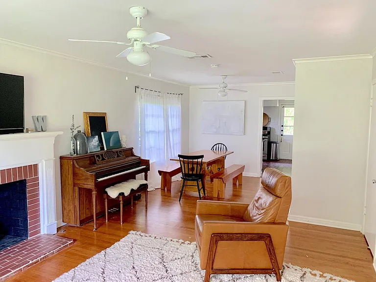 2217 Stevens Woods Ln — Photo 3