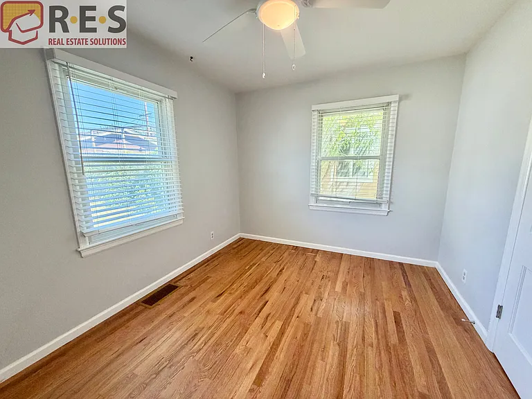2216 Elmira St — Photo 6