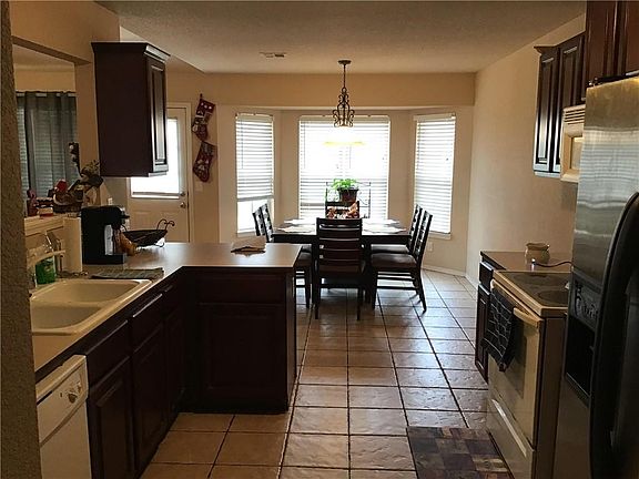 3rd image of 2501 SW 20th St