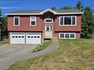 221 Partridge Ln, Hermon, ME 04401