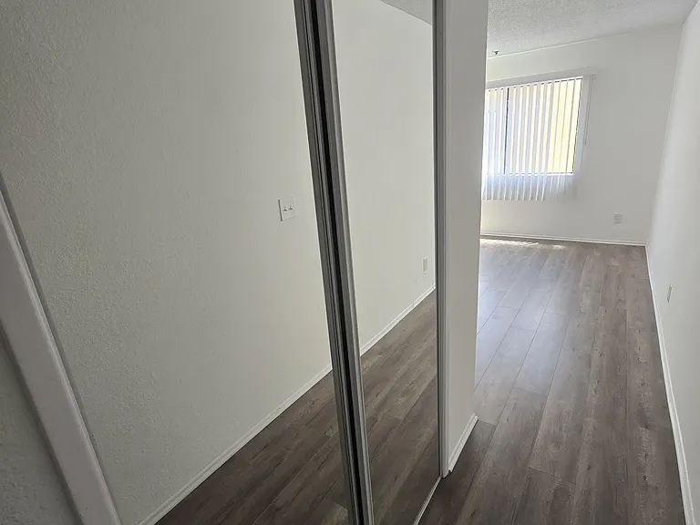 5531 Corteen Pl — Photo 12