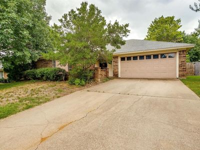 220 NE Shady Oaks Dr, Burleson, TX, 76028